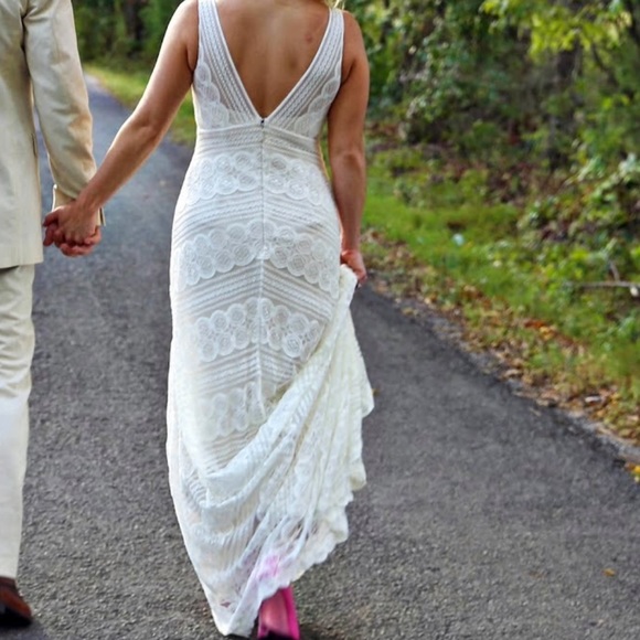 Wtoo Lace and Silk underlay Ivory Wedding Dress - Picture 12 of 13